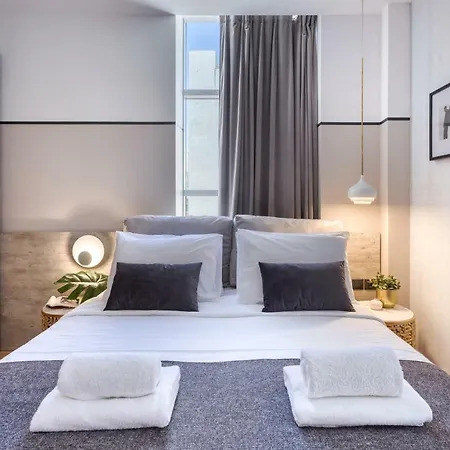 The Pinnacle Apartahotel Atenas