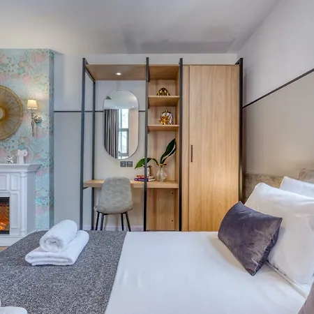 The Pinnacle 5* Atenas